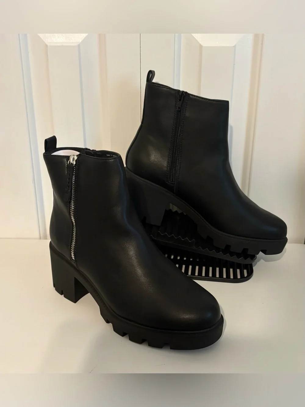 DV by DOLCE VITA Black Lug Platform Sole Chelsea Ankle Booties, NWOT, Size 10